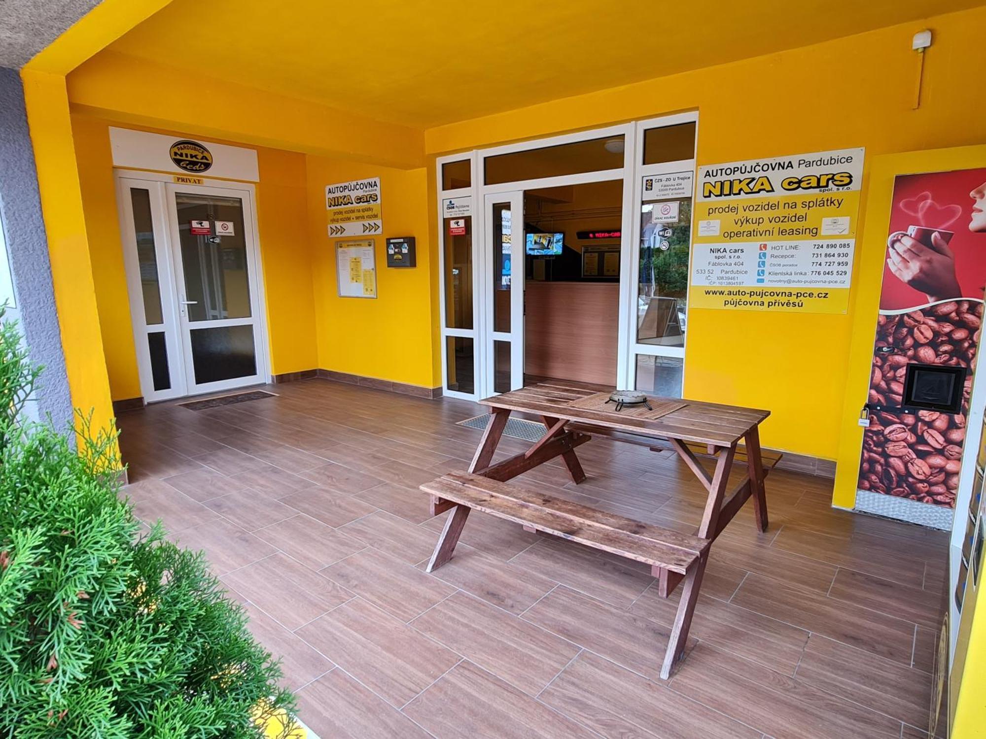 Nika Beds Hotel ปาร์ดูบิตเซ ภายนอก รูปภาพ